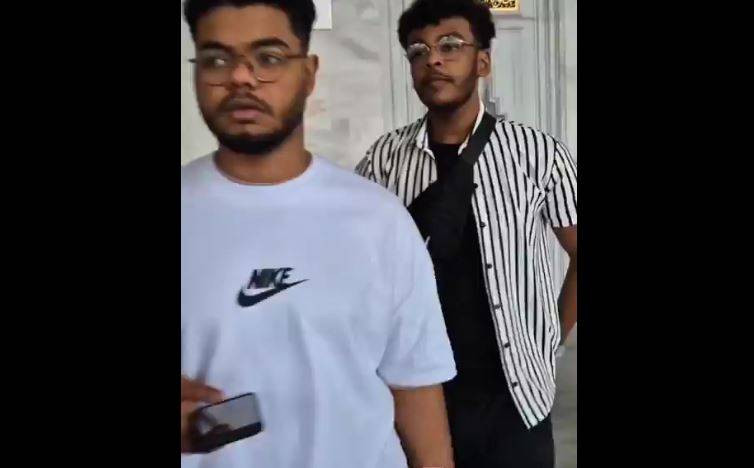 Melike Hatun camisinde bayram namazı sonrası. Yer: Maalesef Türkiye Cumhuriyeti'nin başkenti Ankara - Resim: 17